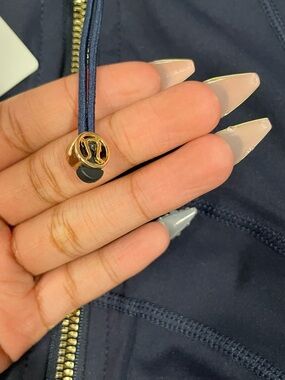 Lululemon Navy Zip-Up – Stylish & Cozy